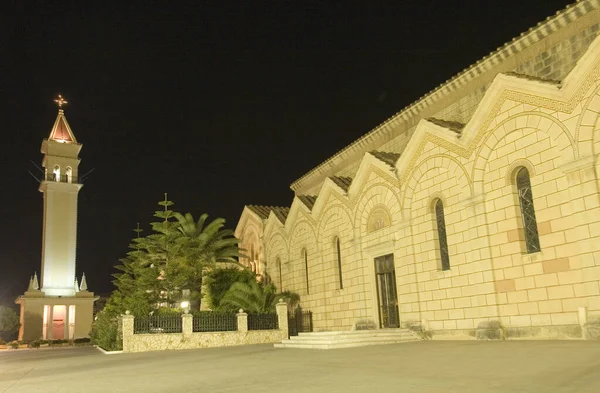 Agios Dionisios Saint Denis Church Raging Bell Tower 해변에 마을에서 — 스톡 사진