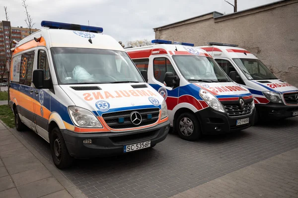 Czestochowa Polen April 2020 Ambulances Geparkeerd Straat — Stockfoto