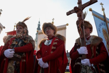 Czestochowa, Polonya - 30 Mart 2019: Papaz Piotr Natanek 'in liderliğindeki İsa' nın Şövalyeleri Jasna Gora Manastırı 'nda bir araya geldi.