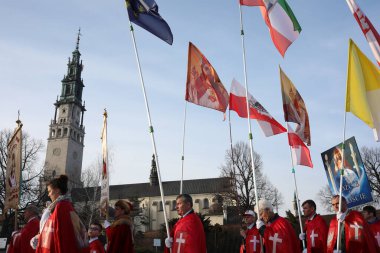 Czestochowa, Polonya - 30 Mart 2019: Papaz Piotr Natanek 'in liderliğindeki İsa' nın Şövalyeleri Jasna Gora Manastırı 'nda bir araya geldi.