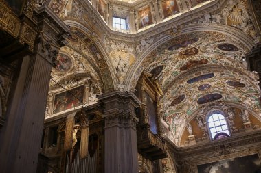 Bergamo (Citta Alta), İtalya, Lombardiya - 22 Eylül 2019: Bergamo Katedrali (Duomo di Bergamo, Cattedrale di Sant Alessandro) Bergamo 'lu Aziz Alexander' a adanmış Roma Katolik Katedrali