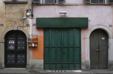 Bergamo, İtalya, Lombardiya - 22 Eylül 2019: Bergamo Citta Bassa 'daki cephe binaları