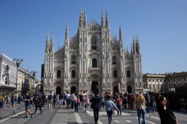 Milan, İtalya, Lombardiya: 24 Eylül 2019: Katedral Duomo di Milano, Piazza del Duomo, Saint Maria Katedrali