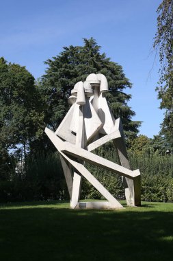 Milan, İtalya - 20 Eylül 2019: Sforza Kalesi (Castello Sforzesco), 15. yüzyılda Milan Dükü Francesco Sforza tarafından inşa edilmiştir.