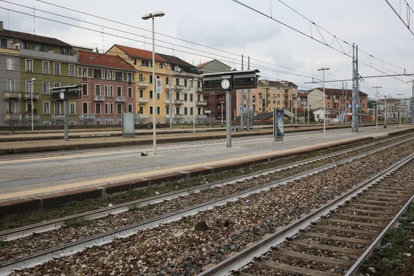 Milán Italia Lombardía Septiembre 2019 Estación Tren Vacía Plataforma Vacía — Foto de Stock