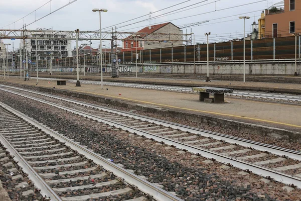 Milán Italia Lombardía Septiembre 2019 Estación Tren Vacía Plataforma Vacía — Foto de Stock