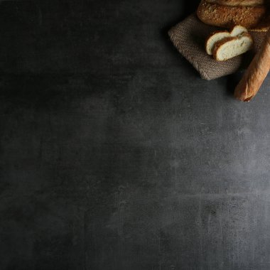 Pizza pişirmek ve yemek yemek.