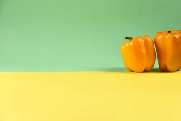 纸背景的蔬菜和彩色胡椒 用于食品 — 图库照片