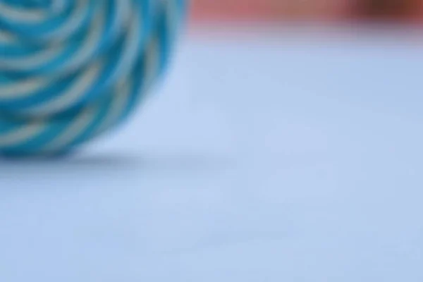 Makro nesne fotoğrafçılığı için bulanık mavi lolipop şeker arkaplanı 