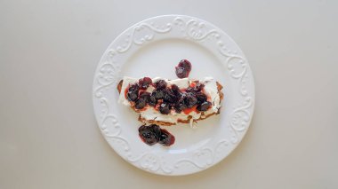 Ekmekli kiraz reçeli 