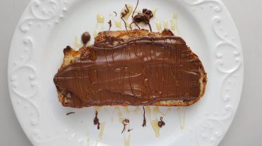 Sağlıklı El Ekşi Ekmek Yaptı ve Çikolata Yaydı