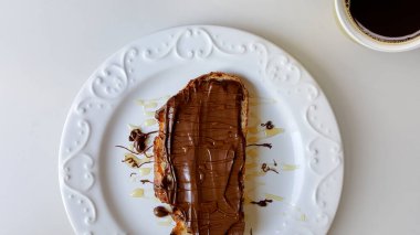 Sağlıklı El Ekşi Ekmek Yaptı ve Çikolata Yaydı