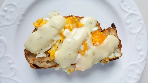 Sağlıklı El Ekşi Ekmek ve Yumurtalı Fransız Tostu  