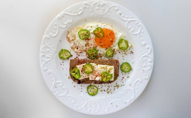 Peynirli domates ve biberli omlet.  