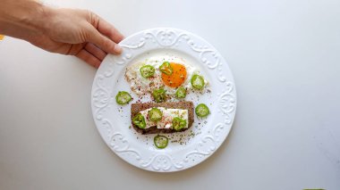 Peynirli domates ve biberli omlet.  