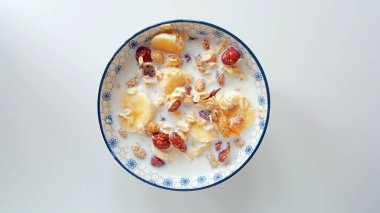 Yulaf gevreği ve Meyve Sağlıklı Kahvaltı Kasesi