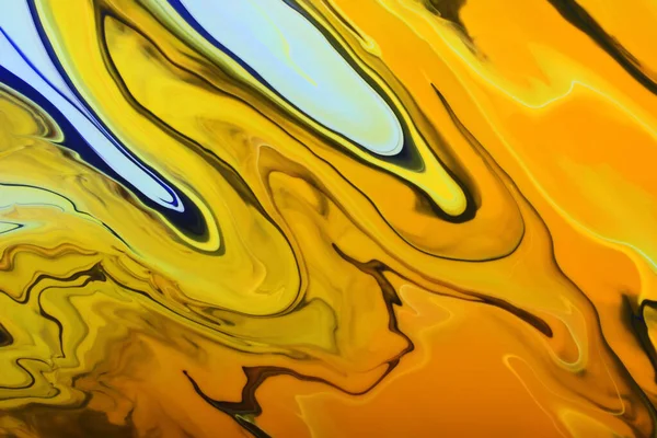 カラフルな大理石の背景 混合ネイルポリッシュ オレンジ および他の 液体ネイルポリッシュ 流体芸術技術の美しい汚れ — ストック写真