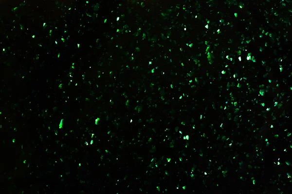 Черный Фон Игристыми Зелеными Хлопьями Жидкий Макияж Backdrop Creative Слой — стоковое фото
