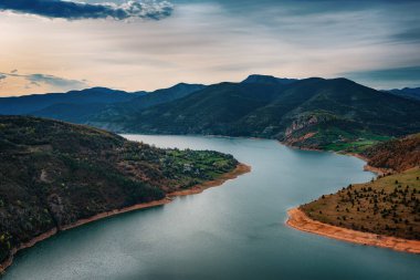 Arda nehri boyunca bahar sabahı, Rodop Dağları, Bulgaristan