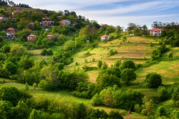Приближается Весна Удивительный Весенний Вид Маленькой Деревней Горах Родопи Болгария — стоковое фото
