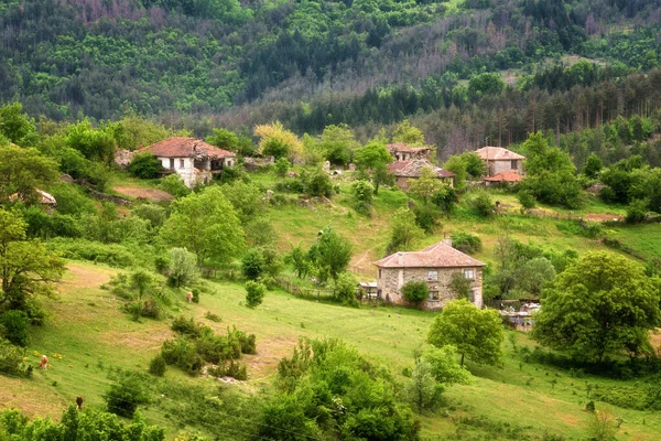 Primavera Está Llegando Increíble Vista Primavera Con Pequeño Pueblo Las —  Fotos de Stock