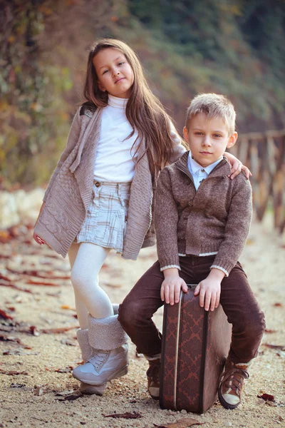 Duas crianças felizes . — Fotografia de Stock