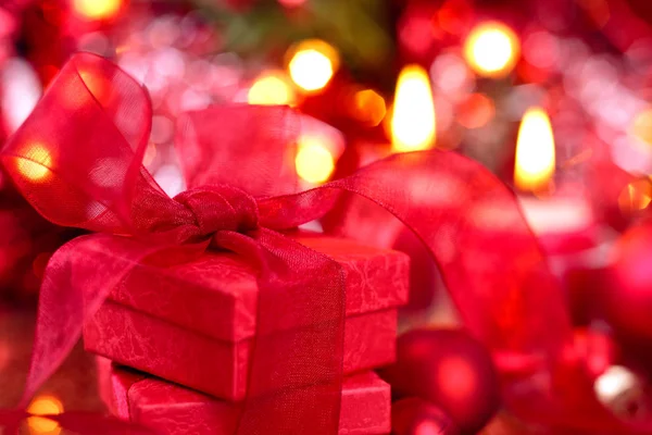 Červené vánoční dárky. — Stock fotografie