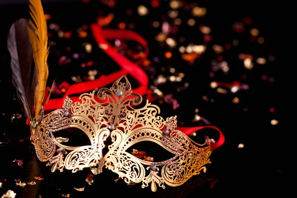 Maschera carnevale d'oro . — Foto Stock