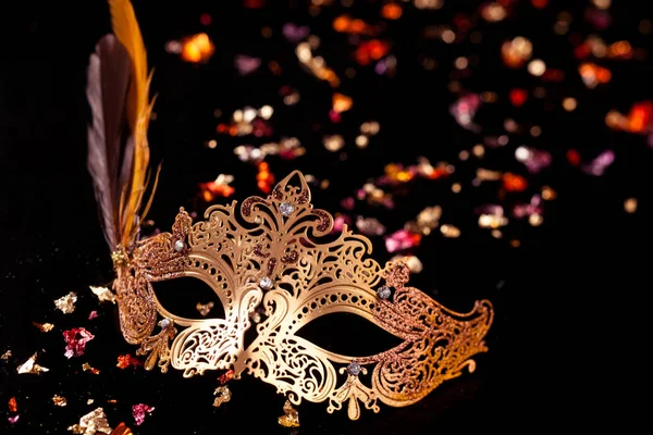 Maschera carnevale d'oro . — Foto Stock