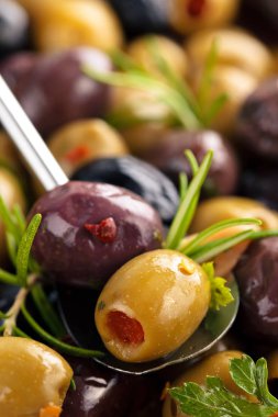 Otlar ile Marine zeytin.