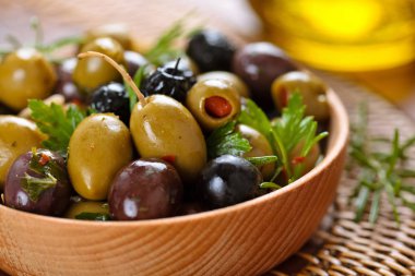 Otlar ile Marine zeytin. 