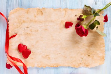 Antik Kağıt ve kalpleri çerçeve.