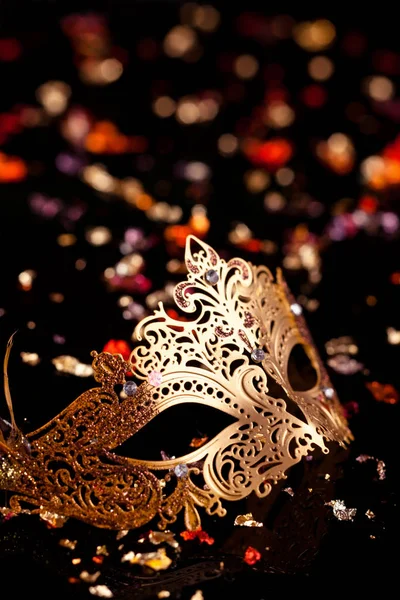 Maschera carnevale d'oro . — Foto Stock