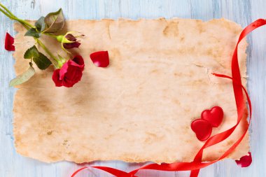 Antik Kağıt ve kalpleri çerçeve.