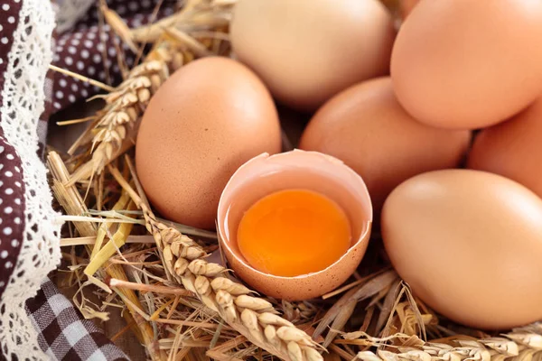 Huevos frescos de pollo . — Foto de Stock