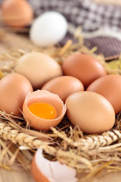 Fresh chicken eggs. — Stock Photo, Image