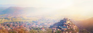 İtalya 'daki eski kale.