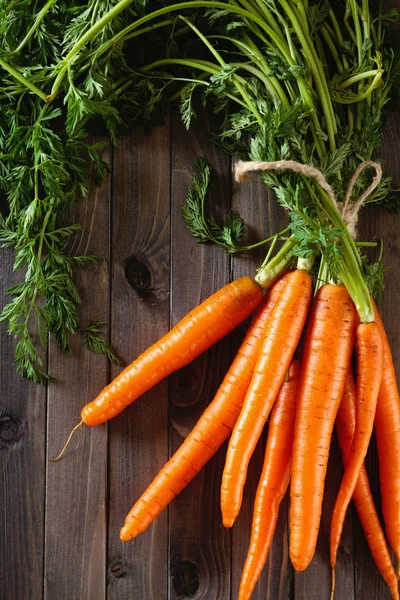 Montón de zanahorias maduras . Imagen De Stock