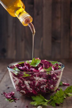 kırmızı lahana salatası.
