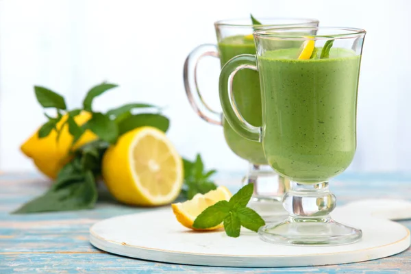 Batido de espinacas con menta . —  Fotos de Stock