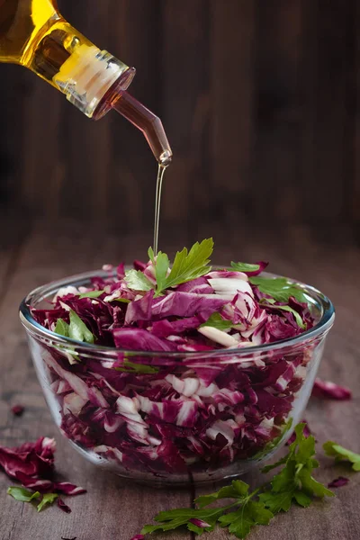 Ensalada con col roja . — Foto de Stock