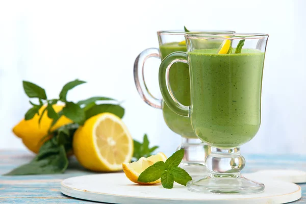 Batido de espinacas con menta . —  Fotos de Stock