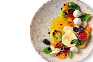 İtalyan mozzarella salatası.