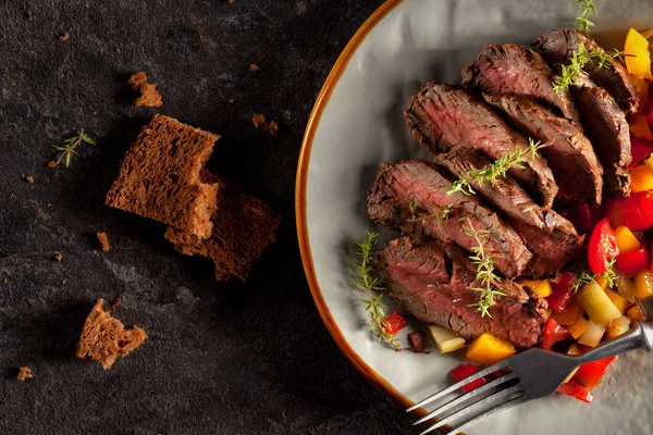 ızgara et ve sebze.