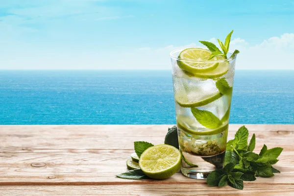 Cocktail di mojito fresco . — Foto Stock