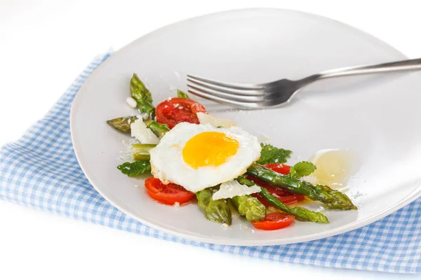 Comida Italiana Plato Conservado Con Espárragos Huevos Fritos — Foto de Stock