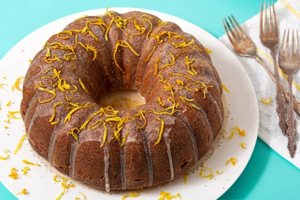 Pastel Semillas Amapola Limón Hecho Casa Cubierto Con Ralladura Limón —  Fotos de Stock