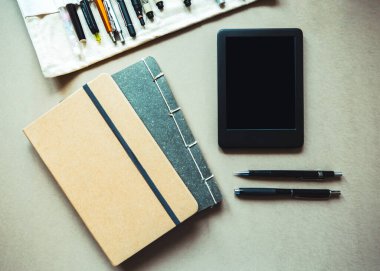 tasarım tablosu ve aksesuarlar