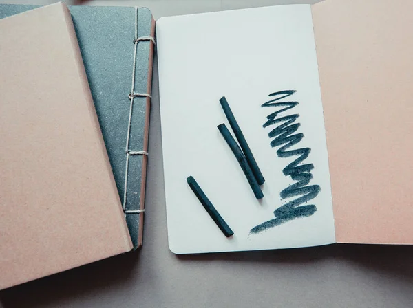 defter, eskiz defteri kömür kalemi