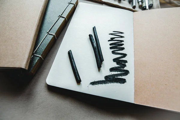 defter, eskiz defteri kömür kalemi